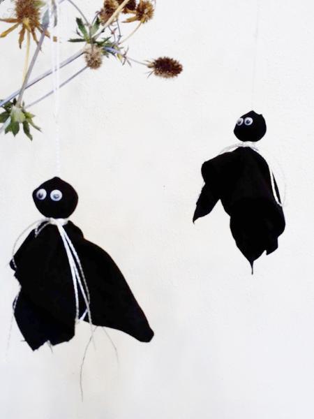 3 hängende Stoffgeister schwarz